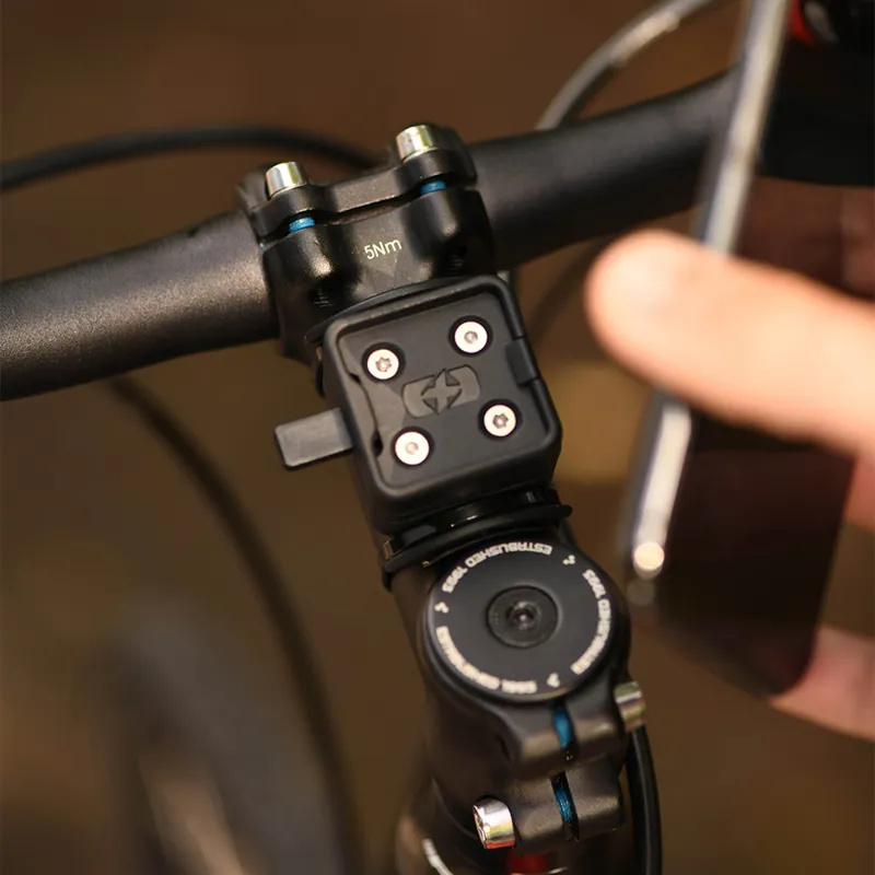 Oxford CLIQR Universal Phone Handlebar/Stem Mount - Image 4