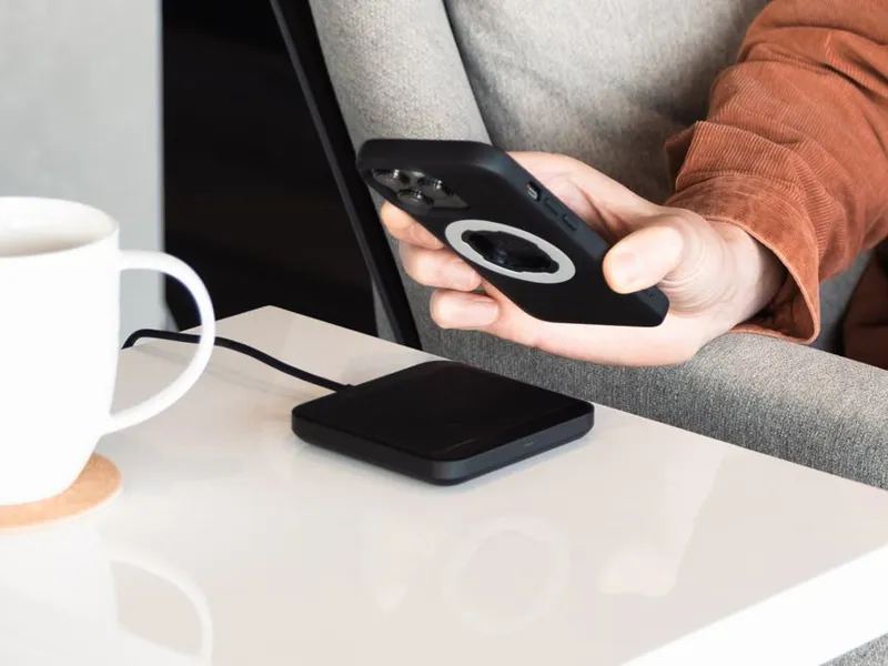 Quad Lock MAG Wireless Charging Pad - Black - Image 5