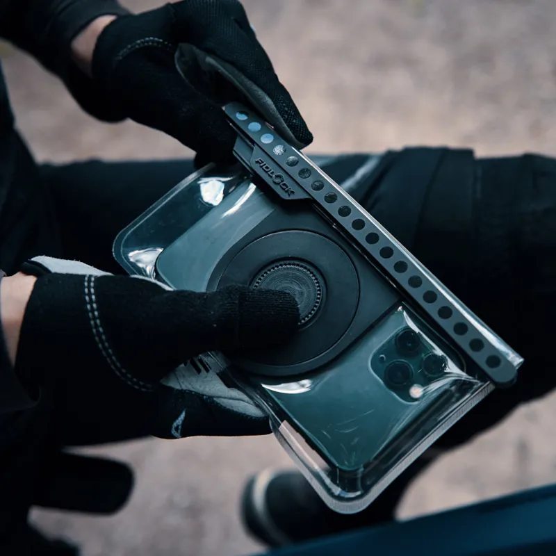 Fidlock VACUUM Uni 6.5 - 6.9 Inch Phone Case - Black - Image 2