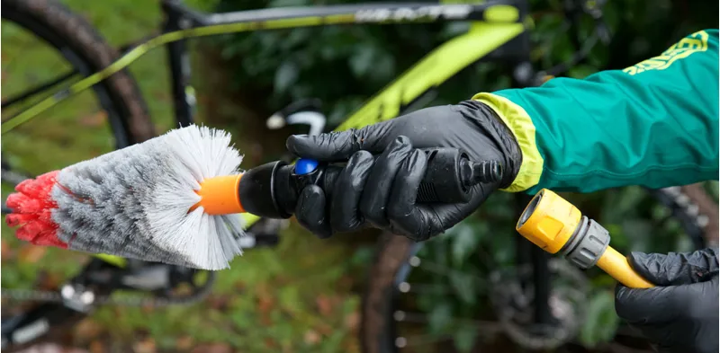 Fenwicks Flow Through Brush - 40cm - Image 3