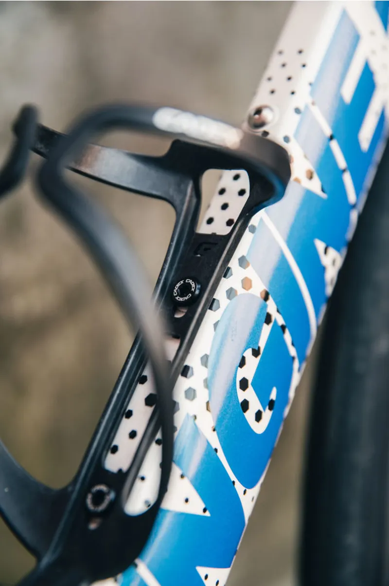 Cadex Water Carbon Bottle Cage - Black - Image 7