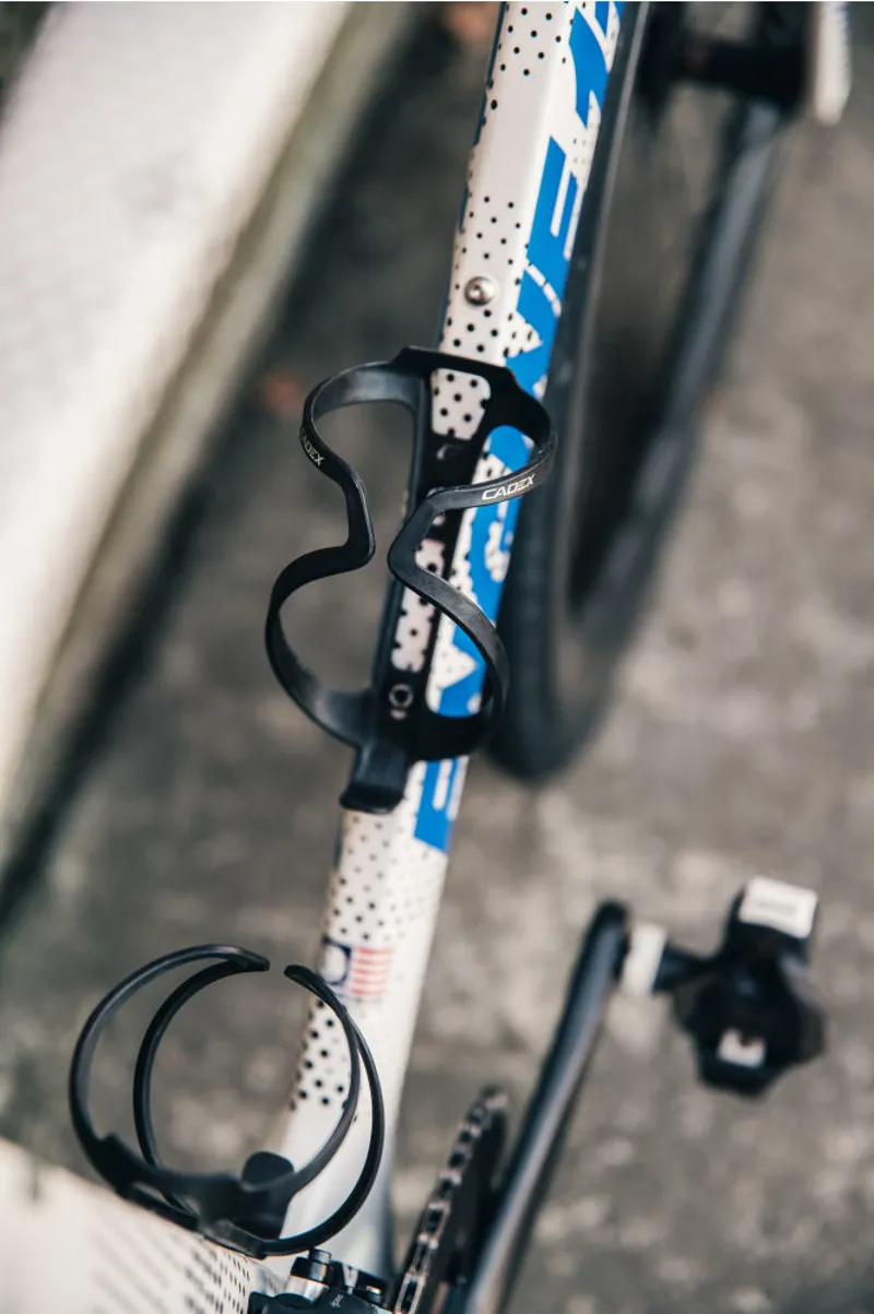 Cadex Water Carbon Bottle Cage - Black - Image 9